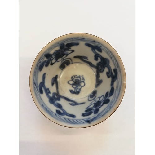 312 - Shipwreck interest: Eight Chinese porcelain tea bowls, 18th century, to include four Batavian glazed... 