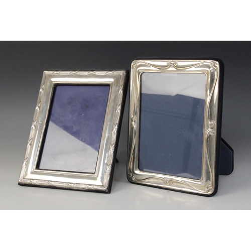 20 - A silver mounted photograph frame, Mere Designs, Edinburgh 1998, of rectangular form with reeded bor... 