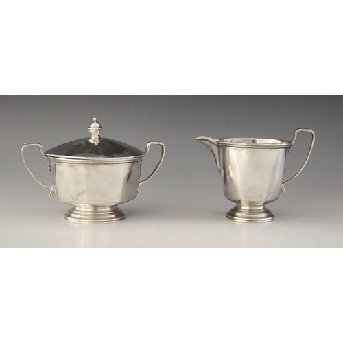 43 - A George V silver milk jug and sucrier, Adie Brothers Ltd, Birmingham 1935, each of tapering faceted... 