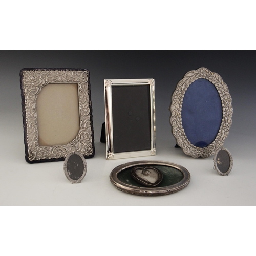 70 - A selection of silver mounted and silver coloured photograph frames, including a rectangular example... 