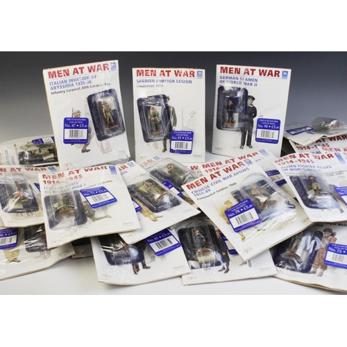 656 - Osprey Publishing 'MEN AT WAR SERIES' series, issues 1 to 100, most in original cellophane, each wit... 