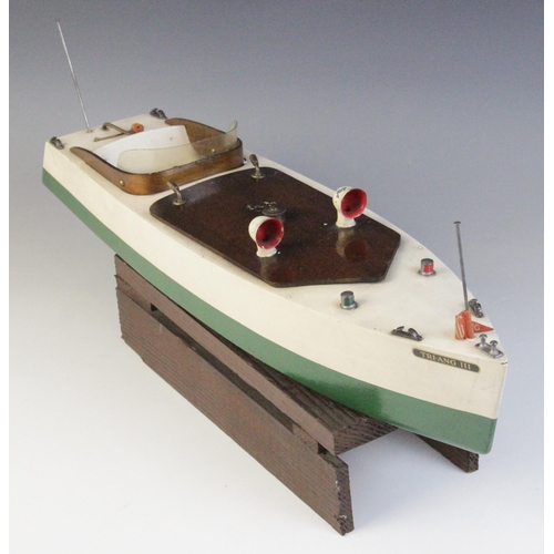 670 - A Tri-Ang clockwork speed boat, early 20th century circa 1930, the wooden hull painted in green and ... 