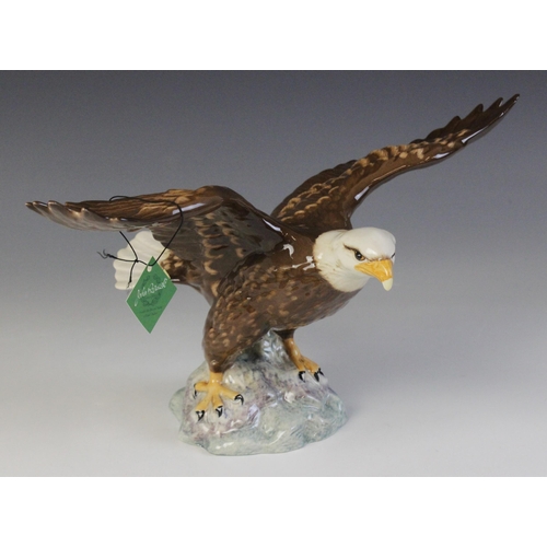 552 - A Beswick Bald Eagle, model No. 1018 in gloss, discontinued 1995, boxed, 18.5cm high, with a Beswick... 