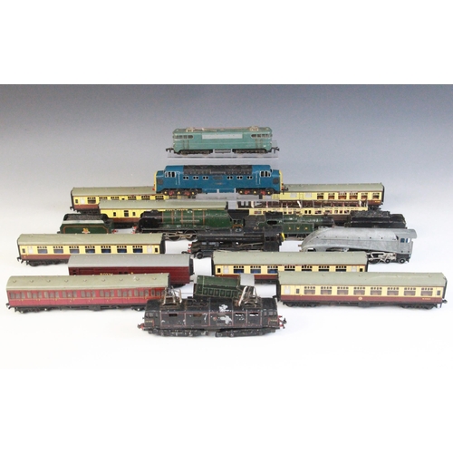 674 - A collection of model railway engines and carriages, to include; Hornby Dublo locomotives 'Duchess o... 