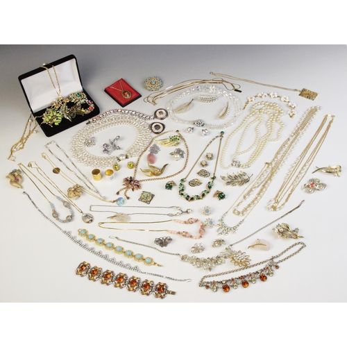 127 - A large quantity of vintage costume jewellery and accessories, including paste set suites, gold colo... 