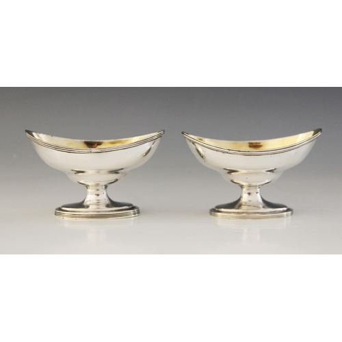 31 - A pair of George III silver open salts, one marked for Hester Bateman, London 1789, one for Peter, A... 