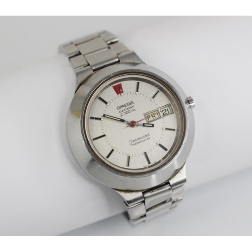 87 - An Omega Seamaster Electronic F300 Hz chronometer, circular brushed dial with baton markers, day and... 