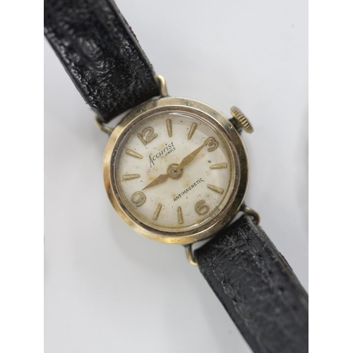 89 - A ladies 9ct gold vintage wristwatch, the circular dial with Arabic numerals and mother of pearl inl... 