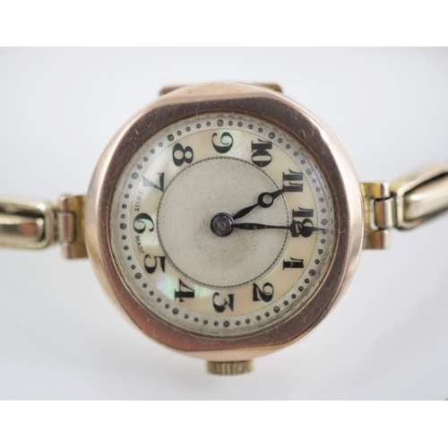 89 - A ladies 9ct gold vintage wristwatch, the circular dial with Arabic numerals and mother of pearl inl... 