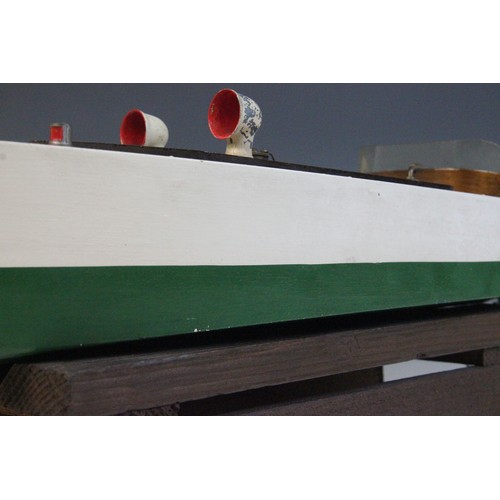 670 - A Tri-Ang clockwork speed boat, early 20th century circa 1930, the wooden hull painted in green and ... 