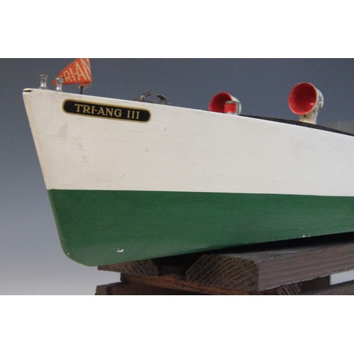 670 - A Tri-Ang clockwork speed boat, early 20th century circa 1930, the wooden hull painted in green and ... 