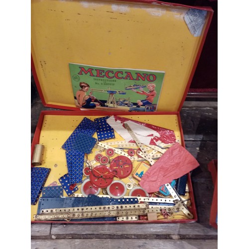 667 - A selection of vintage Meccano to a hand made wooden box, with five boxed Meccano sets comprising: a... 