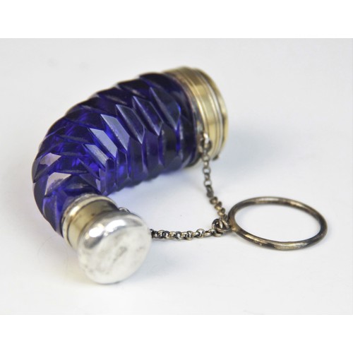 18 - An Edwardian silver mounted glass scent bottle, Cornelius Desormeaux Saunders & James Francis Hollin... 