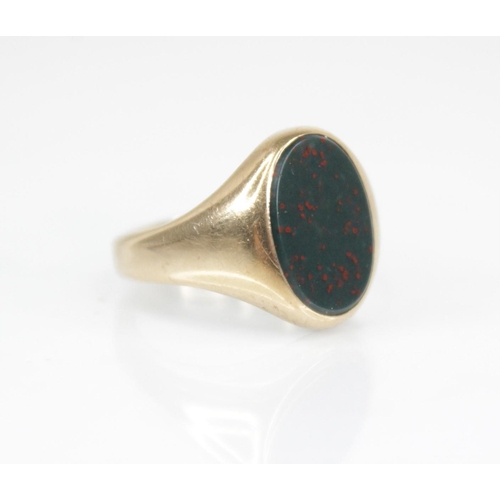 139 - A 9ct gold bloodstone set signet ring, the oval plain polished bloodstone matrix measuring 13.2mm x ... 