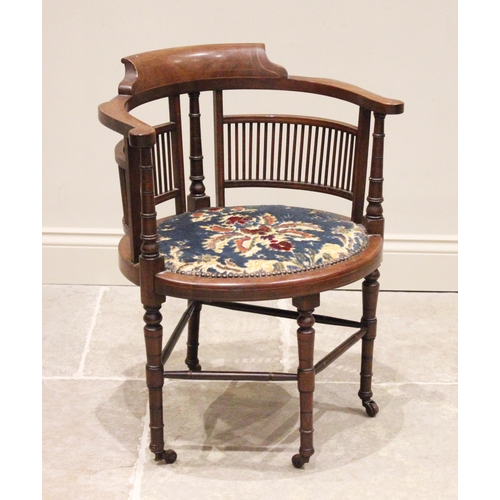 746 - An Edwardian mahogany corner chair, the curved arm rail raised upon three ring turned and ring incis... 