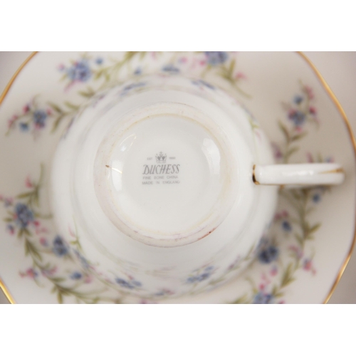 414 - A Royal Albert Old Country Roses part service, to include; six dinner plates, six salad plates, six ... 