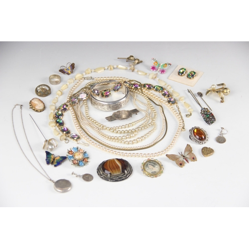 128 - A selection of vintage costume jewellery, to include a silver bangle by H Samuel Ltd, Birmingham 196... 