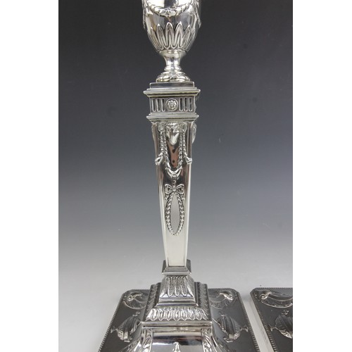 35 - A pair of George V neo-classical silver candlesticks, Ellis & Co, Birmingham 1914, each weighted squ... 