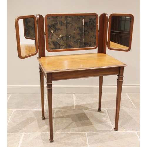 705 - An Edwardian mahogany dressing table, the triple mirror arrangement over a rectangular moulded top, ... 