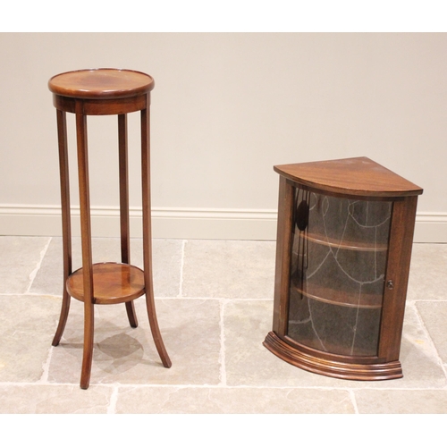 714 - An Edwardian mahogany jardinere stand, the moulded circular top upon slender out swept supports unit... 