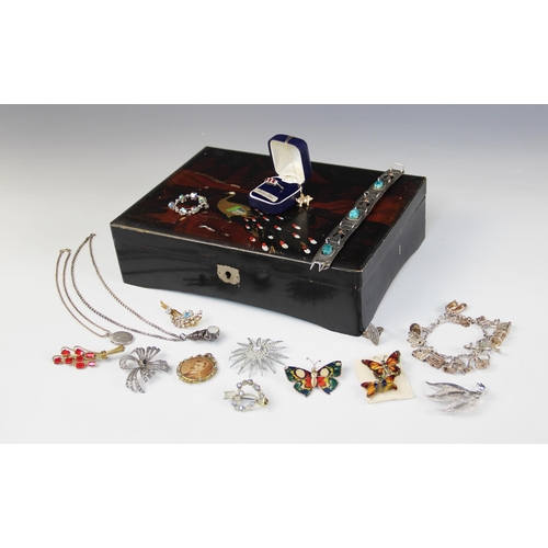 69 - A selection of vintage jewellery, to include a silver locket pendant and chain, a gold coloured pict... 