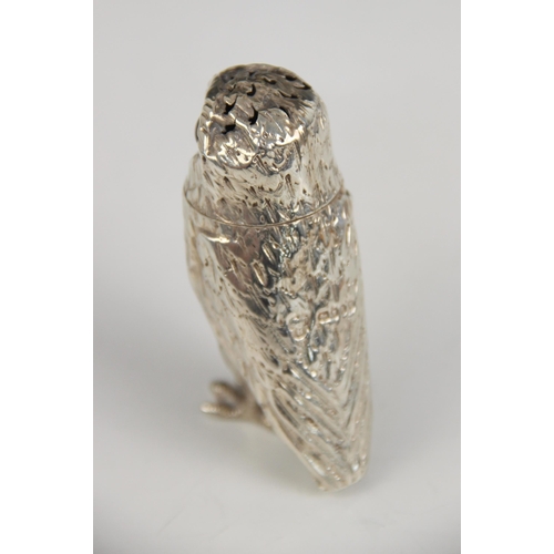 4 - A Victorian silver novelty pepperette, Richards & Brown, London 1873, modelled as an owl with feathe... 