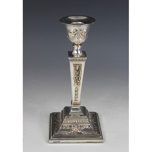 25 - An Adam style weighted silver candlestick, Sheffield 1991 (maker's mark worn), urn shaped sconce on ... 