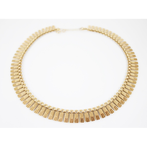 121 - A 9ct gold fringe collarette, each tapered link with textured engine turned detail, spring ring and ... 