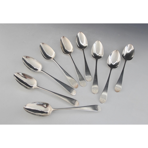 40 - A set of nine George IV old English pattern silver tablespoons, possibly Thomas Wallis II, London 18... 