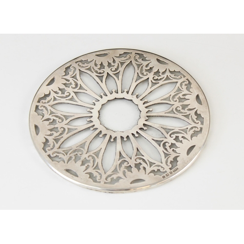 95 - A George V silver mounted glass coaster, Daniel & Arter, Birmingham 1923, the circular colourless gl... 