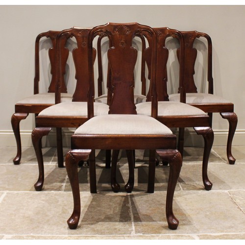 664 - An Edwardian walnut extending dining table, the rectangular top with canted corners, raised upon ree... 