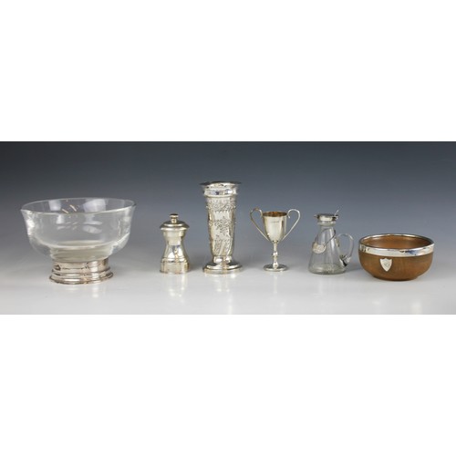 15 - A selection of silver and silver mounted tableware, to include a silver pepper grinder, Roberts & Be... 