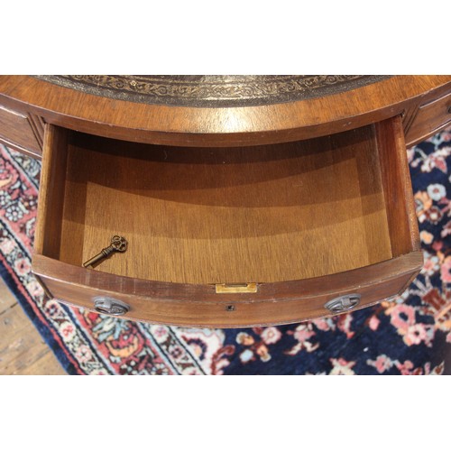 616 - A Regency style mahogany library drum table, late 20th century, the gilt tooled inset skiver above s... 