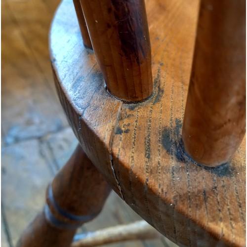 589 - A 19th century yew and ash hoop back Windsor elbow chair, with a pierced splat over a shaped seat ra... 