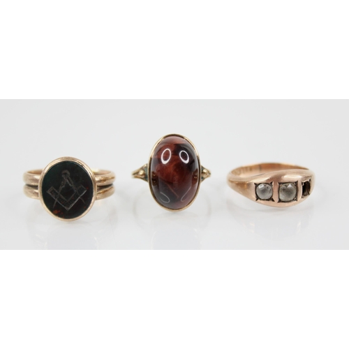 131 - A Victorian 9ct gold bloodstone set Masonic ring, the oval bloodstone head engraved with compass and... 