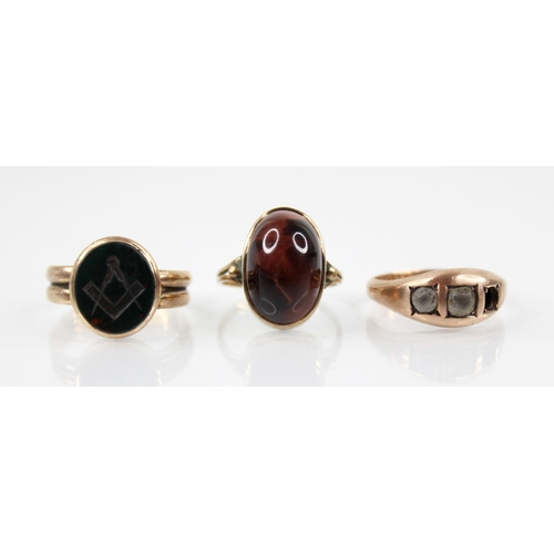 131 - A Victorian 9ct gold bloodstone set Masonic ring, the oval bloodstone head engraved with compass and... 