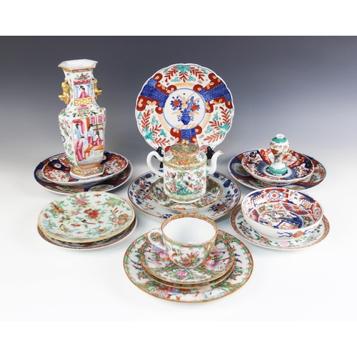 303 - A collection of Chinese and Japanese porcelain, 18th century and later, to include a Chinese Imari e... 