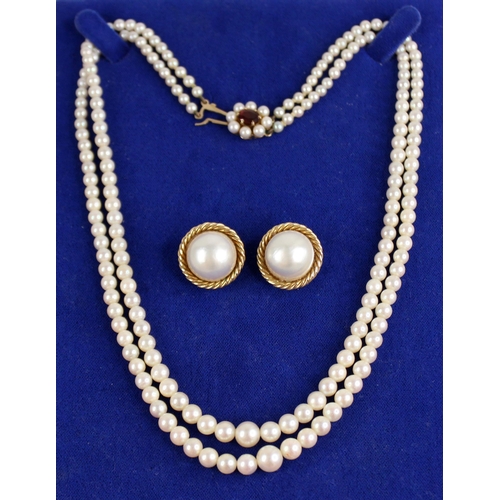 64 - A pearl necklace with 9ct gold clasp, comprising two rows of graduated cultured pearls, measuring be... 