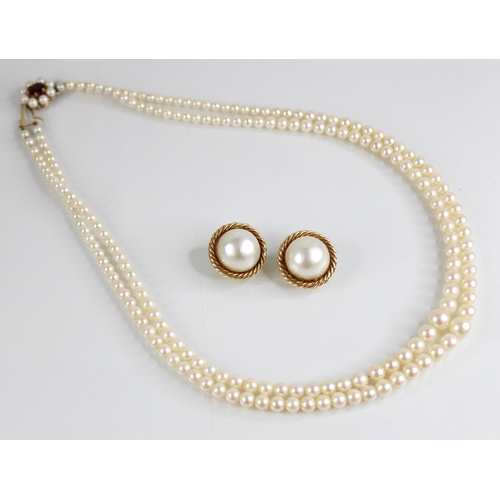 64 - A pearl necklace with 9ct gold clasp, comprising two rows of graduated cultured pearls, measuring be... 