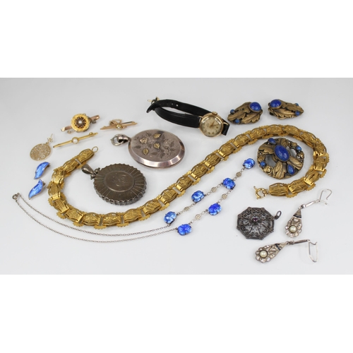 92 - A selection of Victorian and later jewellery, to include; an early 20th century 18ct gold cultured p... 