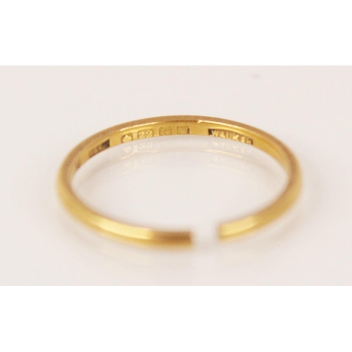 111 - A George V 22ct gold wedding band, marks for 'ACCo' (possibly The Albion Chain Company), Birmingham ... 