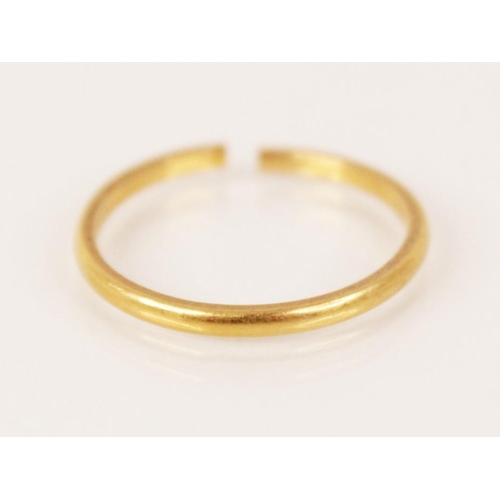 111 - A George V 22ct gold wedding band, marks for 'ACCo' (possibly The Albion Chain Company), Birmingham ... 