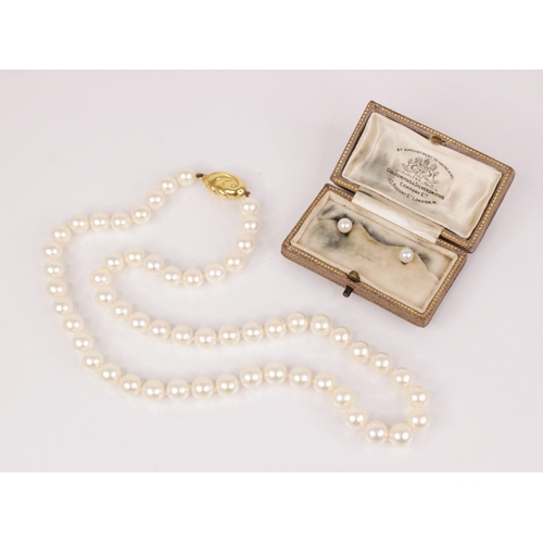 154 - A cultured pearl necklace, designed as a single row of round cultured pearls, each approximately 7mm... 