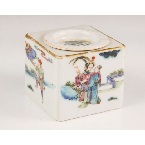 392 - A Chinese famille vert porcelain inkwell and cover, early 20th century, Tongzhi iron-red seal mark, ... 