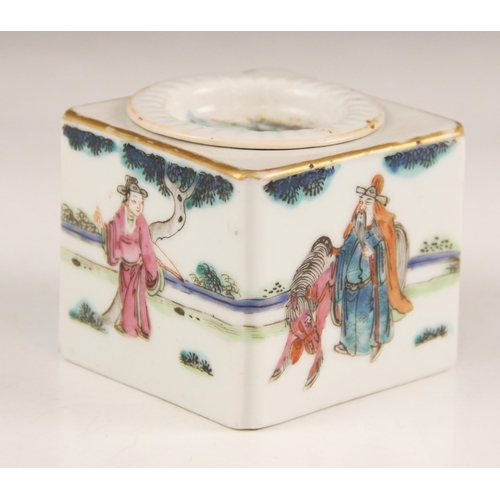 392 - A Chinese famille vert porcelain inkwell and cover, early 20th century, Tongzhi iron-red seal mark, ... 