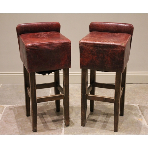 826 - A pair of Art Deco style bar stools, the read leather cubic seats with compact back rests, raised up... 