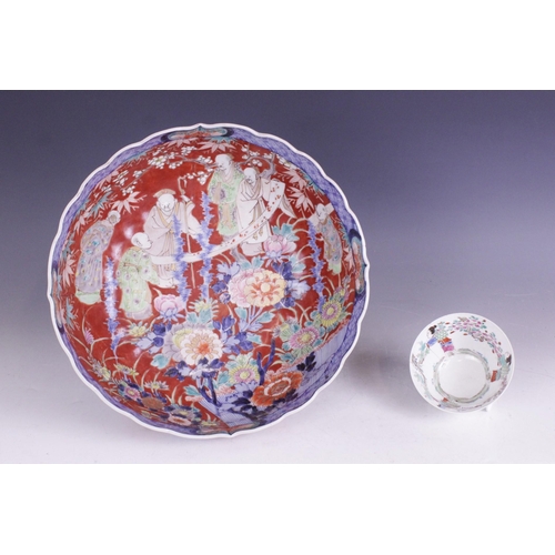 433 - A Japanese imari bowl, meiji period (1868-1912) the circular bowl decorated to the interior with fig... 