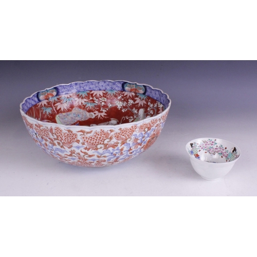 433 - A Japanese imari bowl, meiji period (1868-1912) the circular bowl decorated to the interior with fig... 