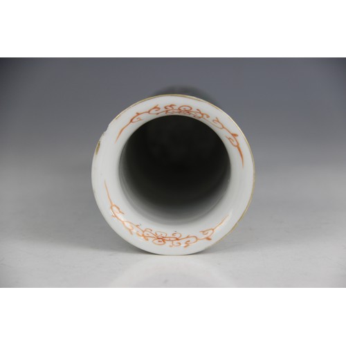 423 - A Chinese porcelain famille noir sleeve vase, 19th/20th century, of typical cylindrical form and dec... 