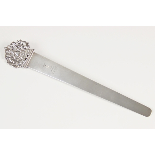 34 - An Edwardian silver bookmark, Stuart Clifford, London 1902, the tapering plain polished blade with c... 